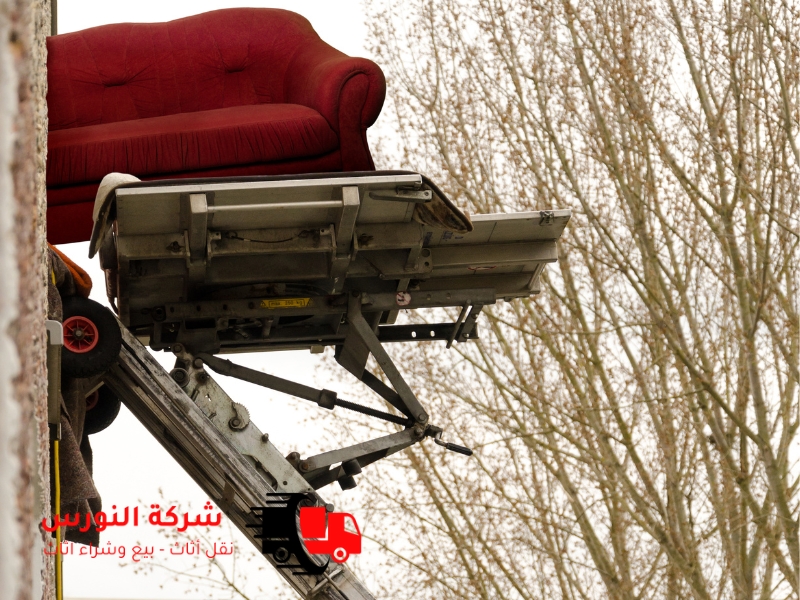 هل تعلم أن النقل غير الاحترافي قد يعرض أثاثك للتلف؟ إليك الحل الأمثل!